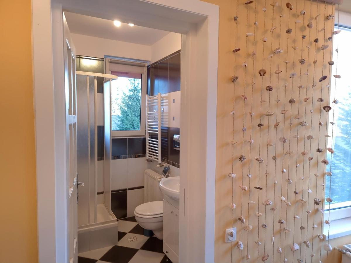 Marble Villa: Luxury Estate - Central But Intimate Sinaia Buitenkant foto
